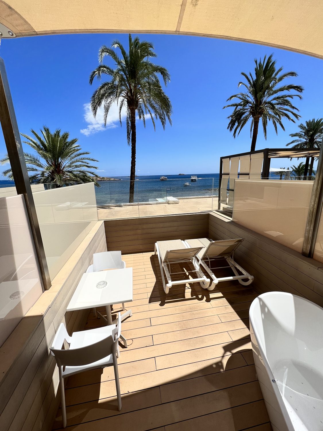 Balkon und Meerblick auf Ibiza