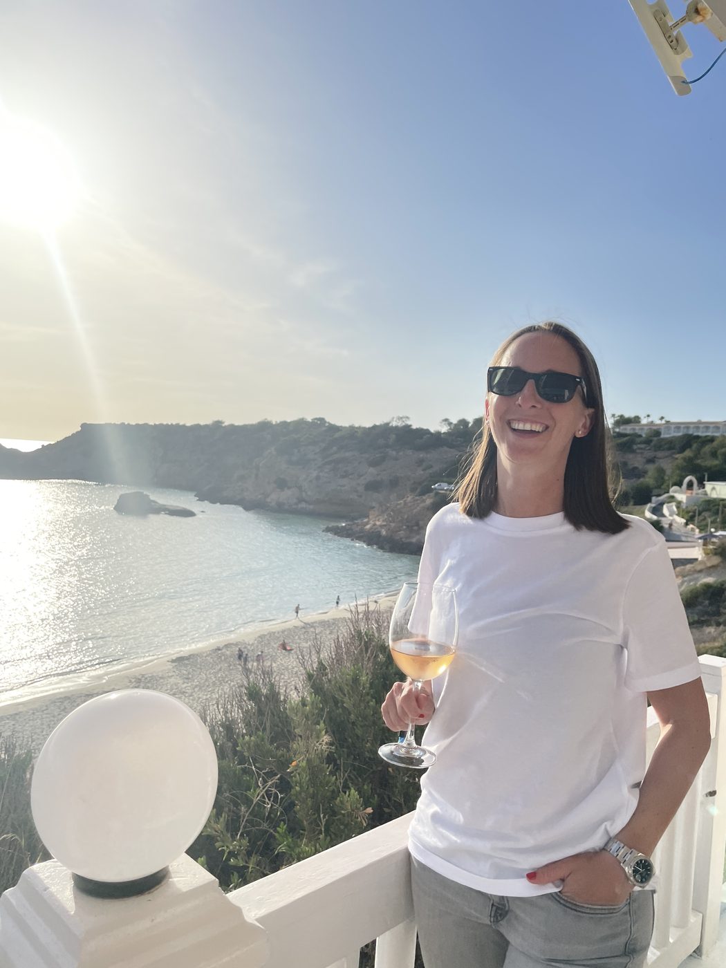 Martina Eggenfellner mit Meerblick auf Ibiza